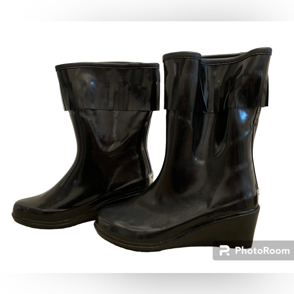 Forever Young black fringe wedge rain boots size 7